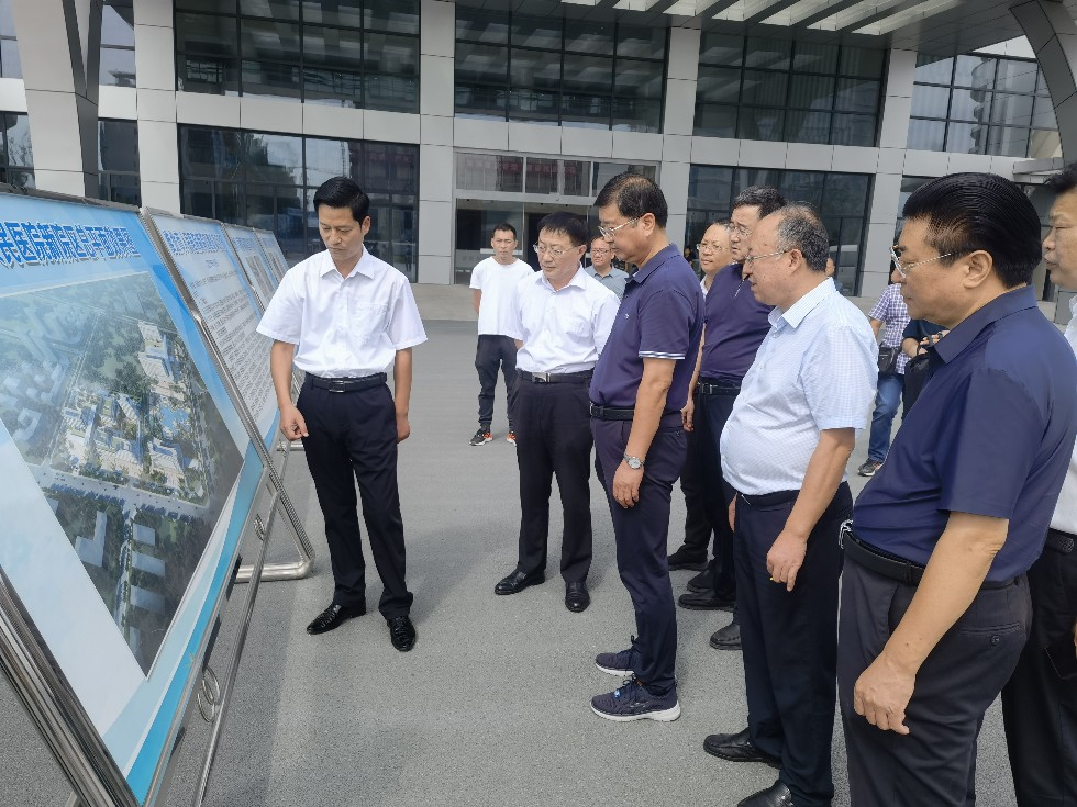 9月9日，市人大常委会主任方宗泽带队调研市一中新校区、市人民医院新院区 (2).jpg