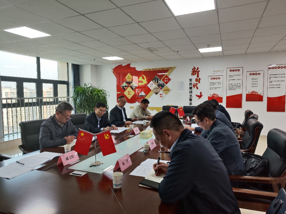 10月24日赵德志主任调研新能源充电桩3.jpg