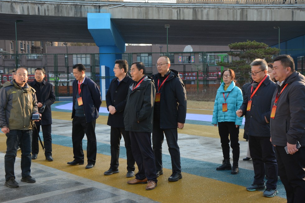 12.12市人大代表调研口袋公园1.png