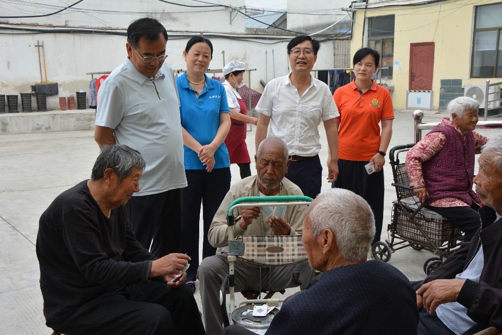 徐涛主任走访代表1.png
