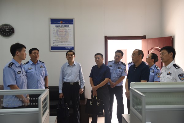 李主任调研辅警队伍建设 (3).jpg