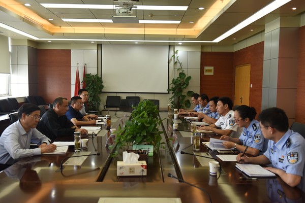 李主任调研辅警队伍建设 (4).jpg