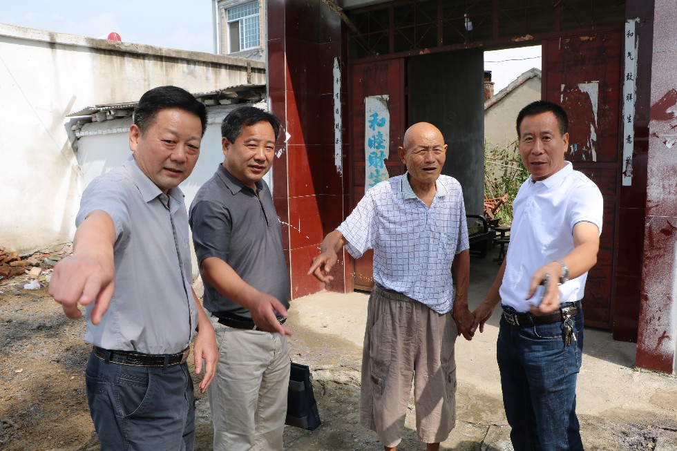 市人大常委会机关组织开展扶贫包保帮扶活动  (2).JPG
