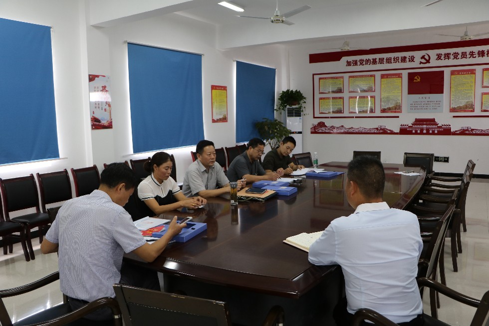 市人大常委会机关组织开展扶贫包保帮扶活动  (3).JPG