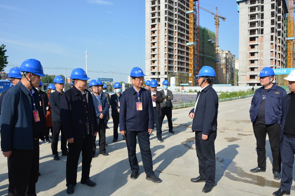 4.22市人大代表十三小组市人大机关一支部第一党小组联合调研2.JPG
