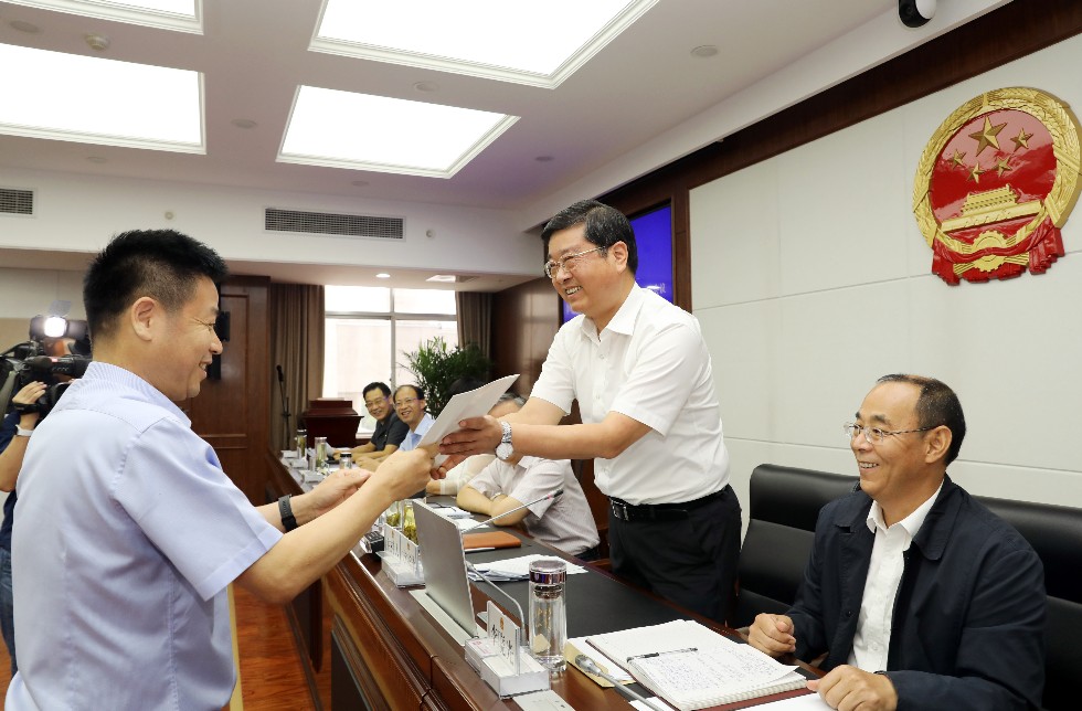 市十六届人大常委会-岳建文 摄 (7)_副本.jpg
