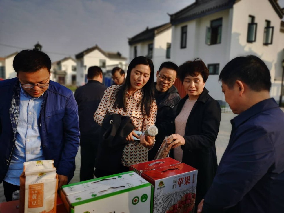 外出视察2.jpg