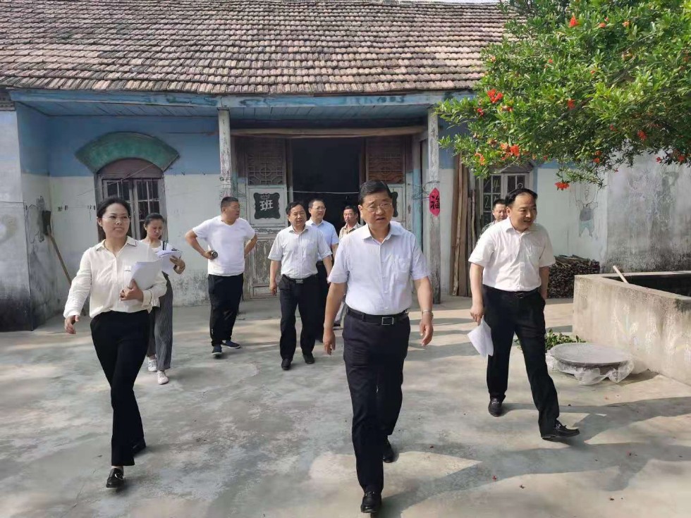 方主任办实事.jpg