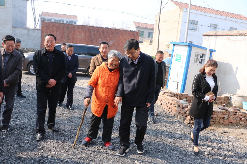 市人大常委会党组书记、主任方宗泽带头开展入户帮扶工作  (1).JPG
