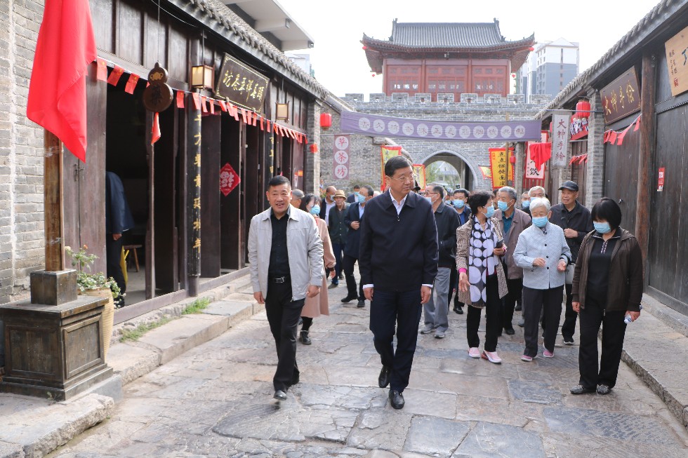 市人大常委会机关开展重阳节活动(1).JPG